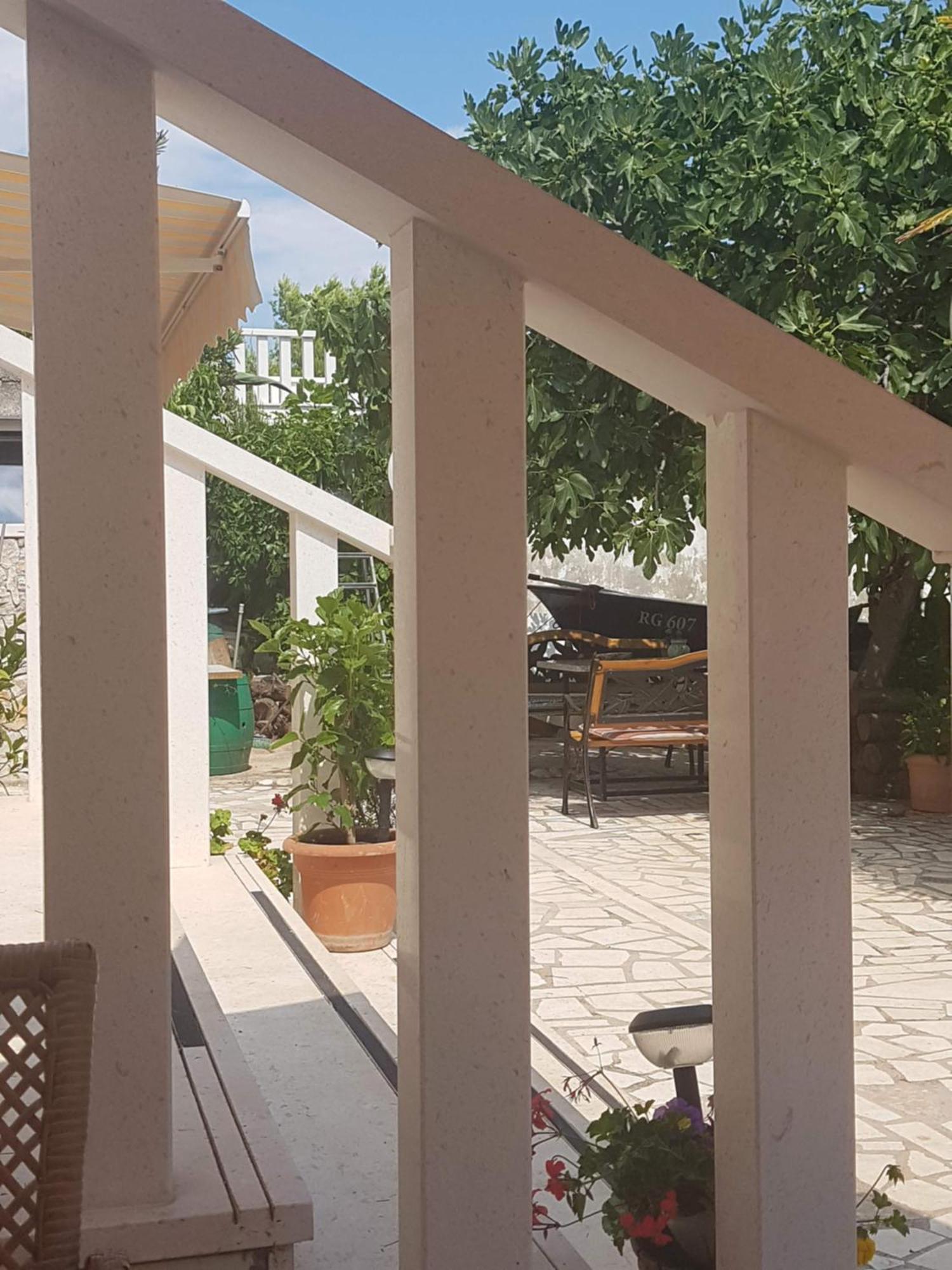 Rora Apartment