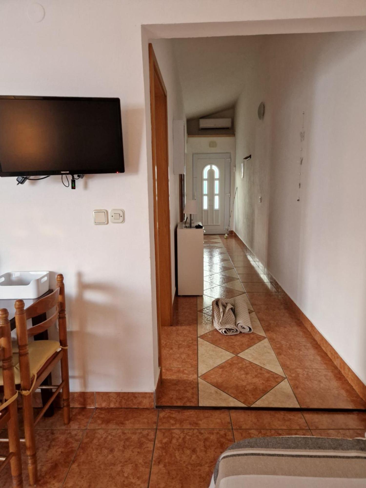 Rora Apartment *