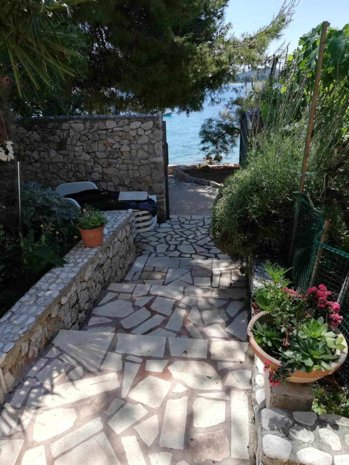 Rora Apartment
