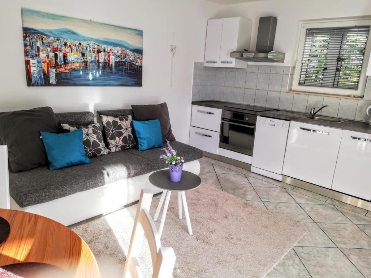 Rora Apartment